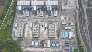 Gelecekteki nükleer ve veri merkezlerinin yeniden inşası için yıkılan West Burton elektrik santralinin dramatik hava görüntüsü