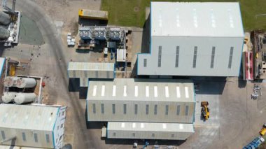 Ağır endüstriyel fabrikalar, kimyasal üretim, lojistik ve imalat için büyük altyapı, silo ve depolama, ağır mallar taşımacılığı Birleşik Krallık