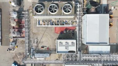 Ağır endüstriyel fabrikalar, kimyasal üretim, lojistik ve imalat için büyük altyapı, silo ve depolama, ağır mallar taşımacılığı Birleşik Krallık