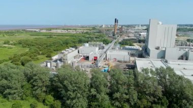 Ağır endüstriyel fabrikalar, kimyasal üretim, lojistik ve imalat için büyük altyapı, silo ve depolama, ağır mallar taşımacılığı Birleşik Krallık