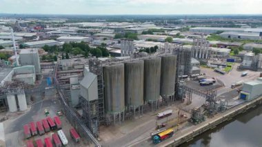 Ağır endüstriyel fabrikalar, kimyasal üretim, lojistik ve imalat için büyük altyapı, silo ve depolama, ağır mallar taşımacılığı Birleşik Krallık