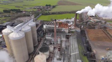 Ağır endüstriyel fabrikalar, kimyasal üretim, lojistik ve imalat için büyük altyapı, silo ve depolama, ağır mallar taşımacılığı Birleşik Krallık