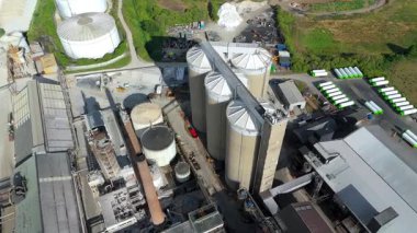 Ağır endüstriyel fabrikalar, kimyasal üretim, lojistik ve imalat için büyük altyapı, silo ve depolama, ağır mallar taşımacılığı Birleşik Krallık