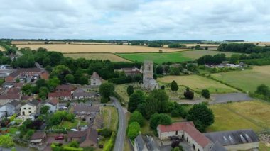 Eski kilisenin hava manzarası, İngiltere 'nin kırsal kesimindeki katedral manzarası.