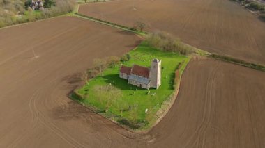 Eski kilisenin hava manzarası, İngiltere 'nin kırsal kesimindeki katedral manzarası.
