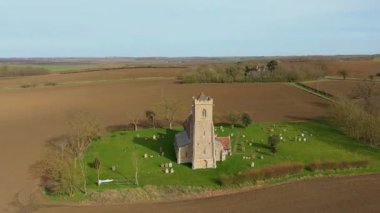 Eski kilisenin hava manzarası, İngiltere 'nin kırsal kesimindeki katedral manzarası.