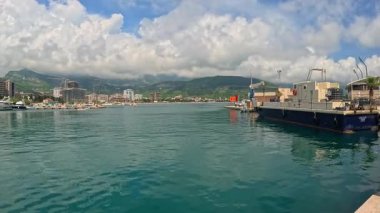 Budva Karadağ ve Balkan ülkesinde tatil manzarası güneşli yaz tatilleri seyahat ve sırt çantaları