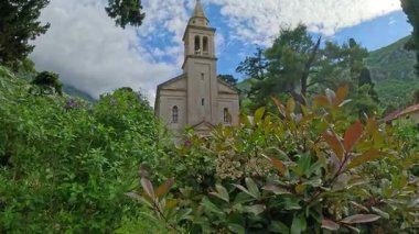 UNESCO Dünya Mirası Kenti, Antik Mimari, Dağlar ve Turizmin yer aldığı Sunset 'te Kotor Montenegro' nun Manzarası ve Manzarası
