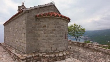 Eski kilisenin hava manzarası, İngiltere 'nin kırsal kesimindeki katedral manzarası.