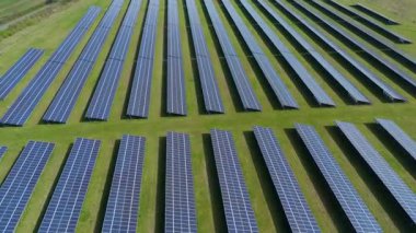 Güneş enerjisi panelleri, sürdürülebilir yenilenebilir kaynaklar, İngiltere kırsal alanlarında fotovoltaik elektrik üretimi