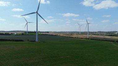 Rüzgar türbinleri, yenilenebilir enerji üretimi ve sürdürülebilir enerji kaynakları, İngiltere 'de kırsal alanlar