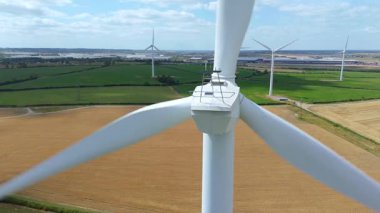 Rüzgar türbinleri, yenilenebilir enerji üretimi ve sürdürülebilir enerji kaynakları, İngiltere 'de kırsal alanlar