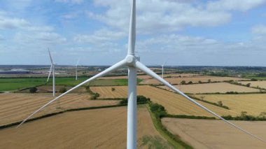 Rüzgar türbinleri, yenilenebilir enerji üretimi ve sürdürülebilir enerji kaynakları, İngiltere 'de kırsal alanlar