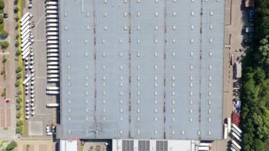 Birleşik Krallık, Atherstone 'da yükleme ve boşaltma, lojistik ve ulaşım merkezlerinin hava görüntüsü