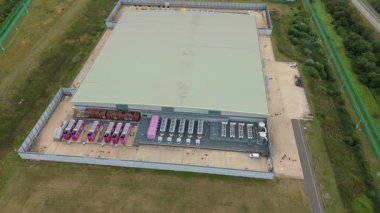 Birleşik Krallık 'taki bulut hesaplama ve kuantum araştırmaları için son teknoloji veri merkezi kampüsünün hava görüntüsü