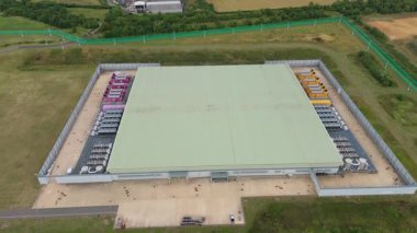 Birleşik Krallık 'taki bulut hesaplama ve kuantum araştırmaları için son teknoloji veri merkezi kampüsünün hava görüntüsü