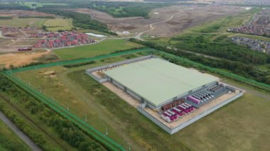 Birleşik Krallık 'taki bulut hesaplama ve kuantum araştırmaları için son teknoloji veri merkezi kampüsünün hava görüntüsü