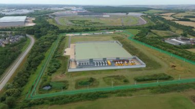 Birleşik Krallık 'taki bulut hesaplama ve kuantum araştırmaları için son teknoloji veri merkezi kampüsünün hava görüntüsü