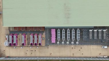 Birleşik Krallık 'taki bulut hesaplama ve kuantum araştırmaları için son teknoloji veri merkezi kampüsünün hava görüntüsü