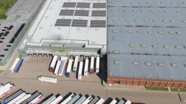 Birleşik Krallık, Atherstone 'da yükleme ve boşaltma, lojistik ve ulaşım merkezlerinin hava görüntüsü