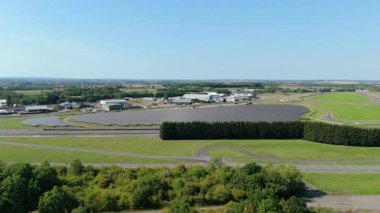 HORIBA MIRA teknoloji parkının ve büyük bir güneş fotovoltaik dizisinin yer aldığı otomotiv deneme sahalarının hava görüntüsü