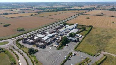 HORIBA MIRA teknoloji parkının ve büyük bir güneş fotovoltaik dizisinin yer aldığı otomotiv deneme sahalarının hava görüntüsü