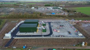 Yenilenebilir enerji için Büyük Şebeke Yükseltme 'nin bir parçası olarak Wisbech UK' deki devasa Walpole alt istasyonunun yukarıdan aşağıya hava aracı görüntüsü.