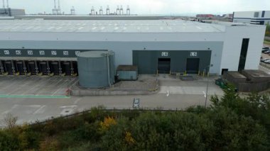 Londra Gateway Port, İngiltere 'deki endüstriyel depoların ve iş lojistik bölgesinin hava görüntüsü