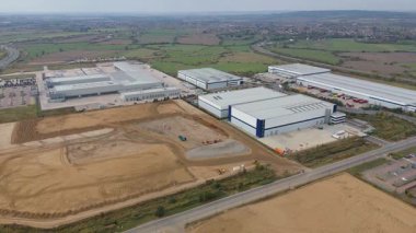 Londra Gateway Port, İngiltere 'deki endüstriyel depoların ve iş lojistik bölgesinin hava görüntüsü