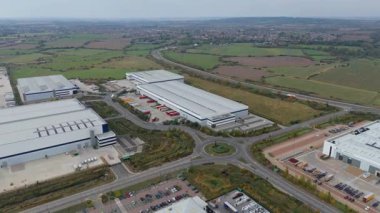 Londra Gateway Port, İngiltere 'deki endüstriyel depoların ve iş lojistik bölgesinin hava görüntüsü