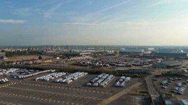 Kraliçe 2. Elizabeth Köprüsü yakınlarındaki Purfleet sanayi bölgesi ve Thames liman altyapısının hava görüntüsü