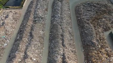 Thames nehri üzerindeki Tilbury Rıhtımı ve Endüstriyel Liman, Global İthalat ve Denizcilik Lojistik 4K İHA 'sı için Büyük Kargo Terminali