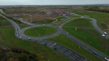 İngiltere 'de Wanlip Leicestershire yakınlarında yeni inşa edilmiş otoyol kavşağının yüksek irtifa görüntüsü