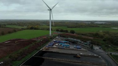 Geniş çaplı atık su arıtma tesisinin yüksek irtifa görüntüsü. Dairesel berraklığı ve yerleşim göletleri Soar Valley Leicester 'da.