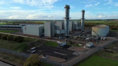 İngiltere 'nin Newark-on-Trent yakınlarındaki büyük bir CCGT doğalgaz enerji santrali olan Staythorpe Elektrik Santrali' nin hava aracı görüntüsü taranıyor.