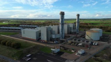 İngiltere 'nin Newark-on-Trent yakınlarındaki büyük bir CCGT doğalgaz enerji santrali olan Staythorpe Elektrik Santrali' nin hava aracı görüntüsü taranıyor.