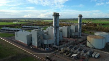 İngiltere 'nin Newark-on-Trent yakınlarındaki büyük bir CCGT doğalgaz enerji santrali olan Staythorpe Elektrik Santrali' nin hava aracı görüntüsü taranıyor.