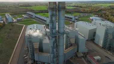 İngiltere 'nin Newark-on-Trent yakınlarındaki büyük bir CCGT doğalgaz enerji santrali olan Staythorpe Elektrik Santrali' nin hava aracı görüntüsü taranıyor.