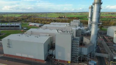 İngiltere 'nin Newark-on-Trent yakınlarındaki büyük bir CCGT doğalgaz enerji santrali olan Staythorpe Elektrik Santrali' nin hava aracı görüntüsü taranıyor.