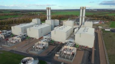 İngiltere 'nin Newark-on-Trent yakınlarındaki büyük bir CCGT doğalgaz enerji santrali olan Staythorpe Elektrik Santrali' nin hava aracı görüntüsü taranıyor.