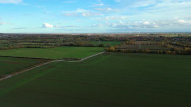 İngiltere 'nin Newark-on-Trent yakınlarındaki büyük bir CCGT doğalgaz enerji santrali olan Staythorpe Elektrik Santrali' nin hava aracı görüntüsü taranıyor.