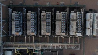 İngiltere 'nin Newark-on-Trent yakınlarındaki büyük bir CCGT doğalgaz enerji santrali olan Staythorpe Elektrik Santrali' nin hava aracı görüntüsü taranıyor.