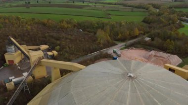 Stratejik lojistik merkezi Sileby UK 'deki Hayhill Endüstriyel Malikanesi' nin ambarları ve üretim birimlerini kapsayan hava görüntüsü.