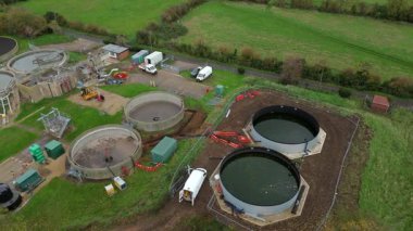 Birleşik Krallık 'ta dairesel netleştiriciler ve atık yönetim altyapısını içeren küçük bir kanalizasyon çalışmasının bölgesel hijyen manzarası.
