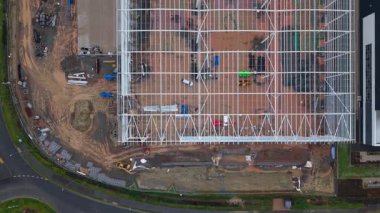 İngiltere 'nin önemli bir yük terminali olan Yelvertoft yakınlarındaki DIRFT' deki büyük dağıtım depolarının ve lojistik merkezlerinin insansız hava aracı görüntüsü.