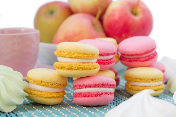 Bodegón de la hora del café, galletas macarrones, malvaviscos y ap — Foto de Stock