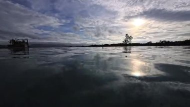 Yüzme havuzundan manzara, sabahları doğal manzara..