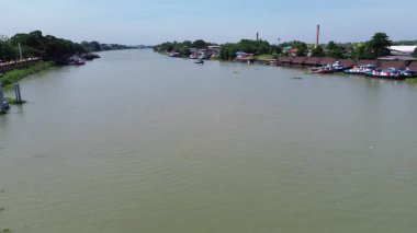 Wat Phanan Choeng yakınlarındaki nehirde tekne, Phra Nakhon Si Ayutthaya, Tayland.