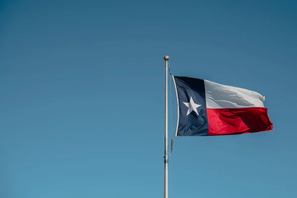 Texas state flag on blue sky — Stock Photo, Image