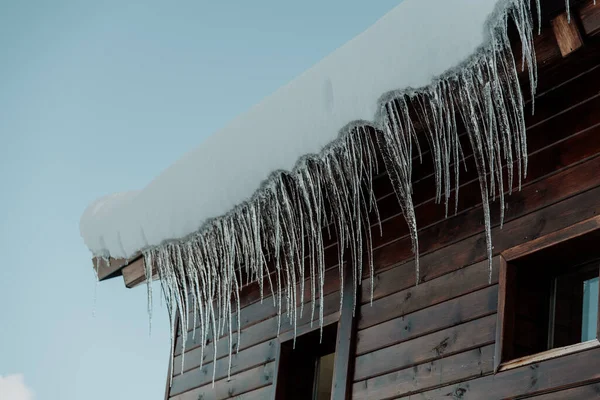 Many Icicles Roof Wooden House Winter — Stock Photo, Image